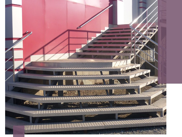 Лестницы для магазина в Гулькевичах — изготовление и монтаж