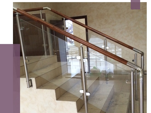 Комбинированные перила из металла и дерева в Гулькевичах