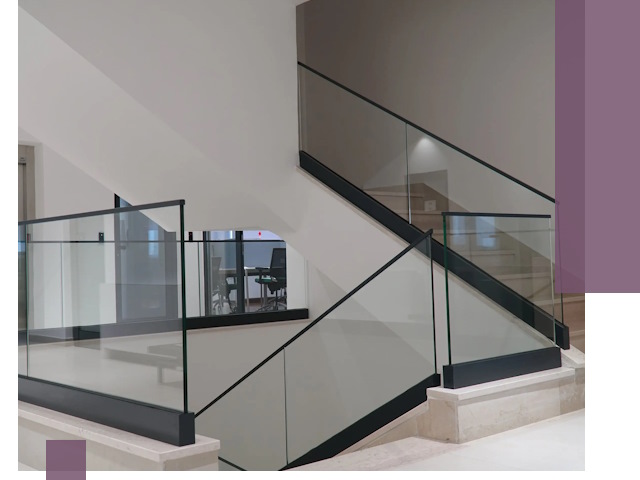 Стеклянные перила премиум-класса с установкой в Гулькевичах