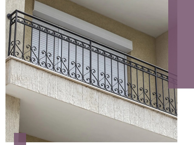 Балконные ограждения из металла и стекла в Гулькевичах для домов