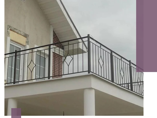 Изготовление балконных ограждений в Гулькевичах из металла и стекла