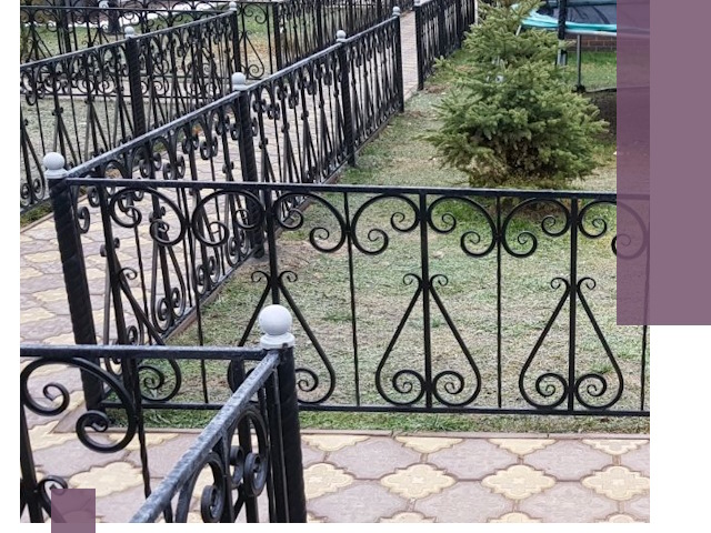Кованые газонные ограждения под ключ в Гулькевичах